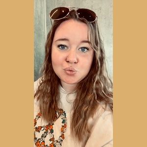 Meet your Posher, Kayla